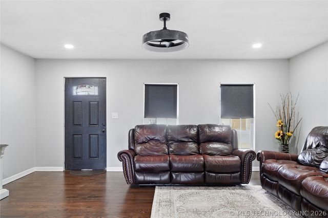 204 E J Street, Jenks, OK 74037