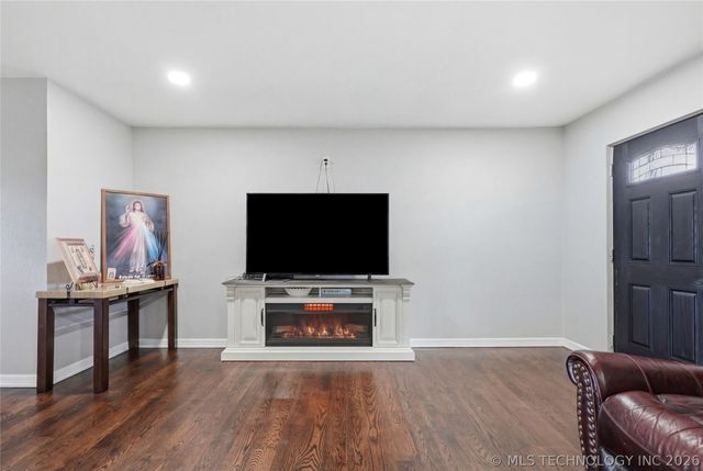 204 E J Street, Jenks, OK 74037