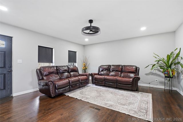 204 E J Street, Jenks, OK 74037