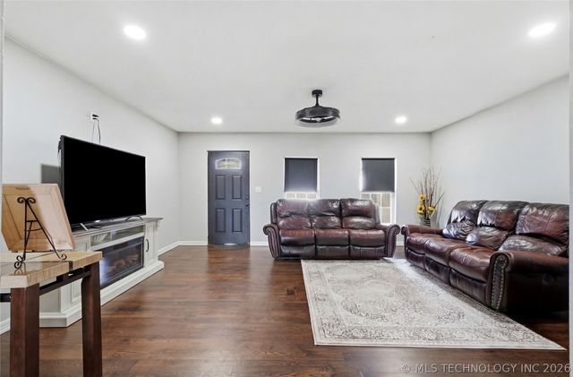 204 E J Street, Jenks, OK 74037