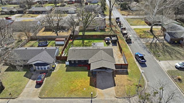 204 E J Street, Jenks, OK 74037