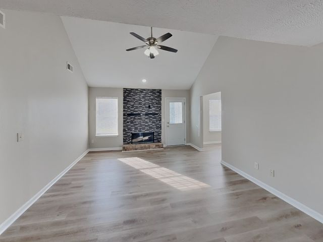 673 Mable Dr, La Vergne, TN 37086