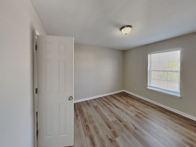 673 Mable Dr, La Vergne, TN 37086