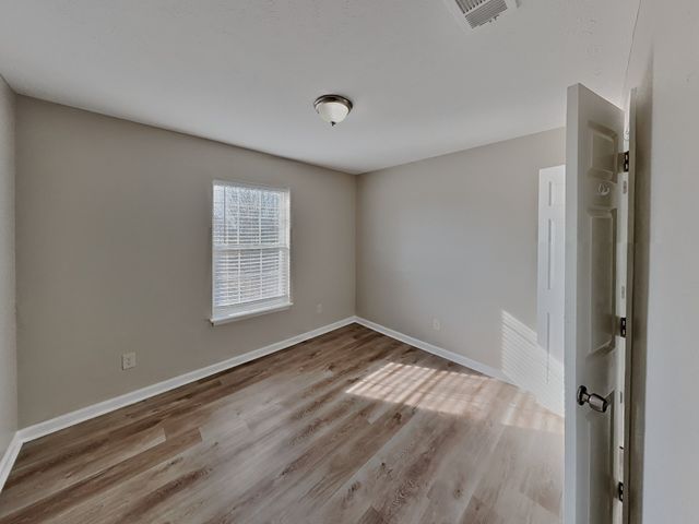 673 Mable Dr, La Vergne, TN 37086