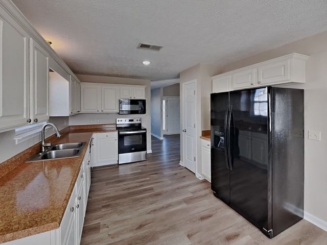 673 Mable Dr, La Vergne, TN 37086