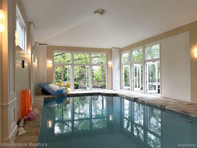 375 Dunston Road, Bloomfield Hills, MI 48304