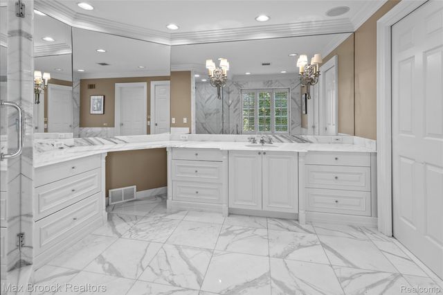 375 Dunston Road, Bloomfield Hills, MI 48304