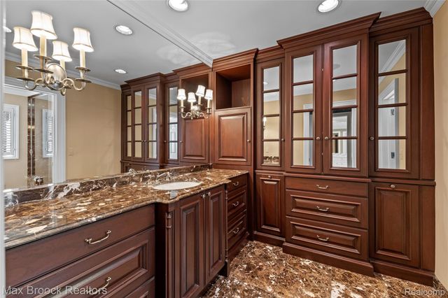375 Dunston Road, Bloomfield Hills, MI 48304