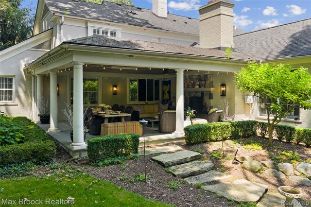 375 Dunston Road, Bloomfield Hills, MI 48304