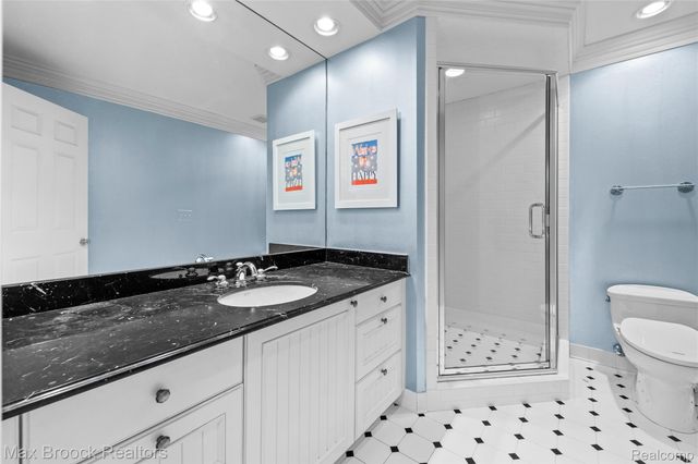 375 Dunston Road, Bloomfield Hills, MI 48304