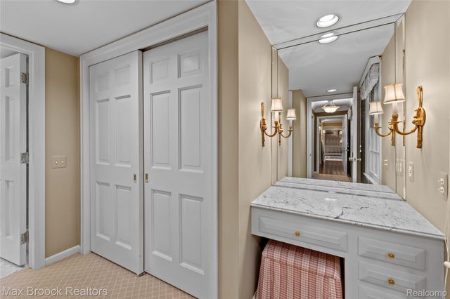 375 Dunston Road, Bloomfield Hills, MI 48304