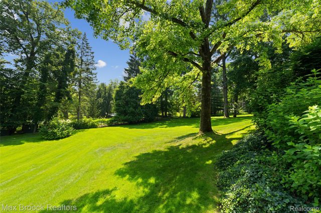 375 Dunston Road, Bloomfield Hills, MI 48304