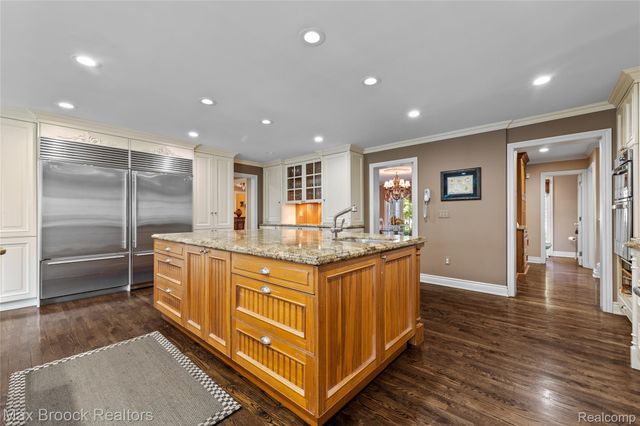 375 Dunston Road, Bloomfield Hills, MI 48304
