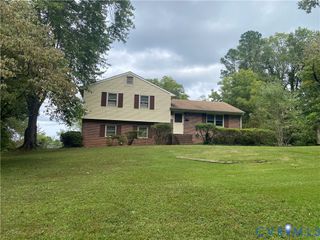 204 Courthouse Rd, Blackstone, VA 23824