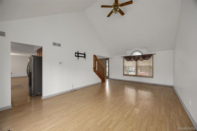 360 Arbor Pine Drive, Ortonville Village, MI 48462