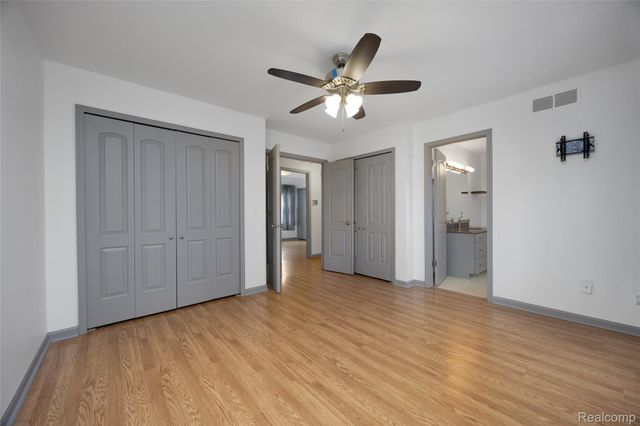360 Arbor Pine Drive, Ortonville Village, MI 48462