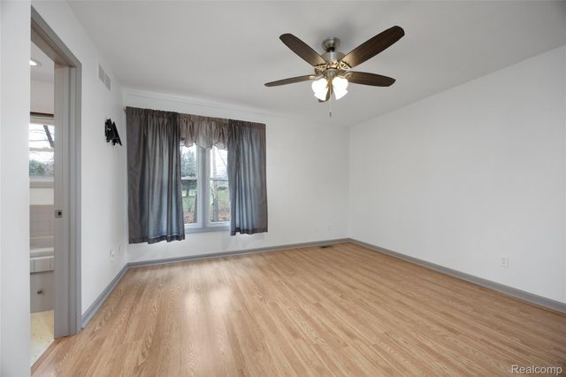 360 Arbor Pine Drive, Ortonville Village, MI 48462