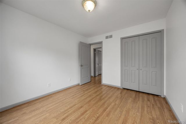 360 Arbor Pine Drive, Ortonville Village, MI 48462