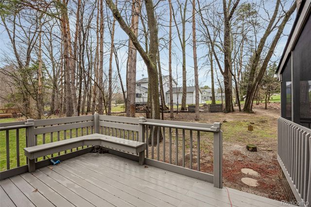 360 Arbor Pine Drive, Ortonville Village, MI 48462