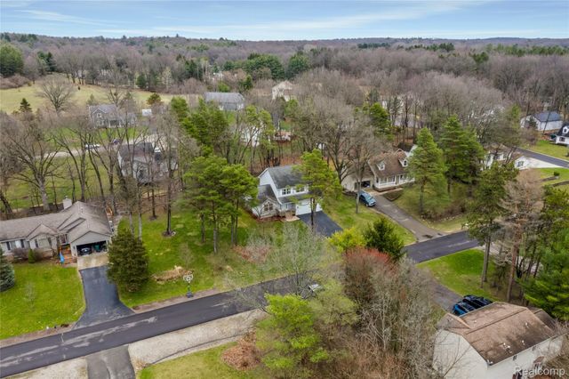 360 Arbor Pine Drive, Ortonville Village, MI 48462