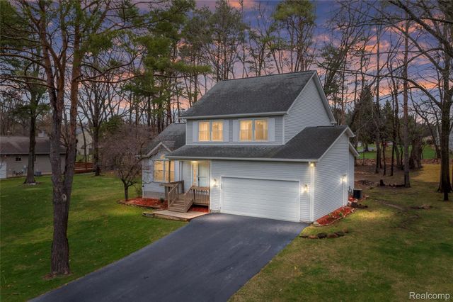 360 Arbor Pine Drive, Ortonville Village, MI 48462
