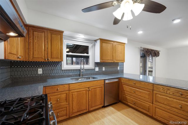 360 Arbor Pine Drive, Ortonville Village, MI 48462