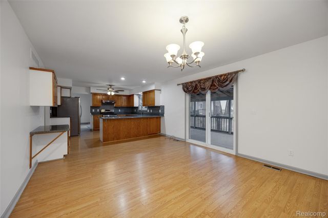 360 Arbor Pine Drive, Ortonville Village, MI 48462