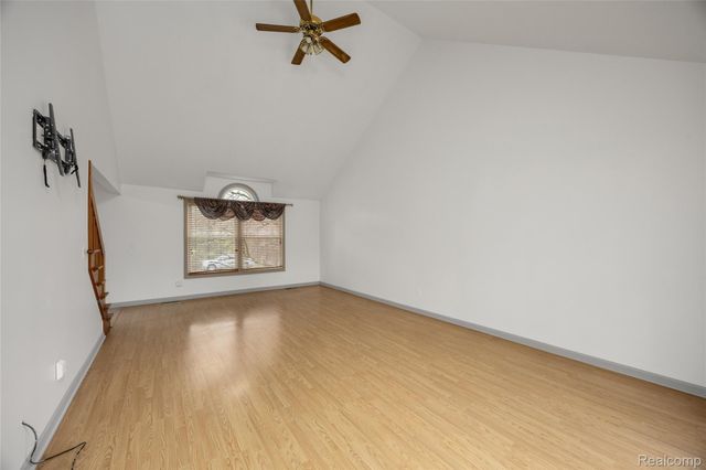 360 Arbor Pine Drive, Ortonville Village, MI 48462
