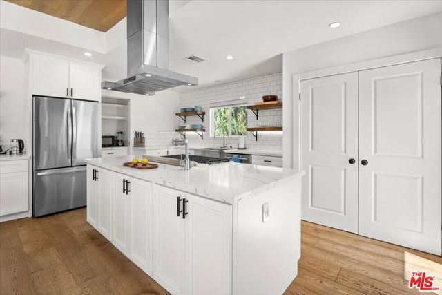 6212 Tunney Avenue, Tarzana, CA 91335