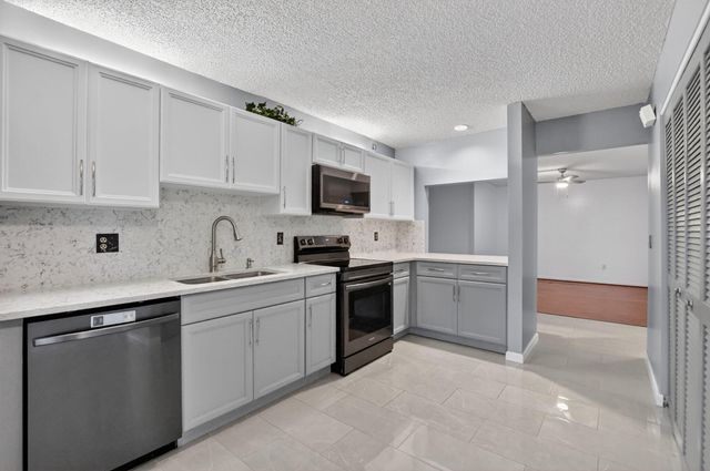 9364 Sable Ridge Circle 12-B, Boca Raton, FL 33434