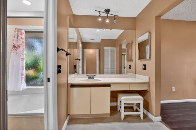 9364 Sable Ridge Circle 12-B, Boca Raton, FL 33434