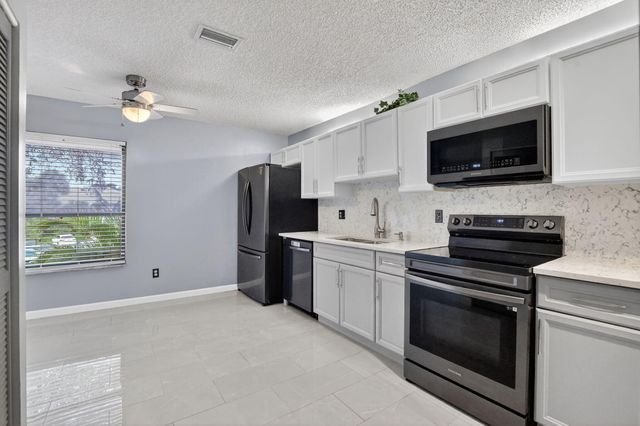 9364 Sable Ridge Circle 12-B, Boca Raton, FL 33434