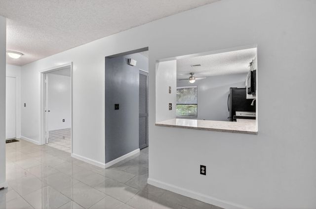 9364 Sable Ridge Circle 12-B, Boca Raton, FL 33434