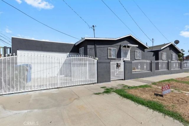 1049 W 67th, Los Angeles, CA 90044