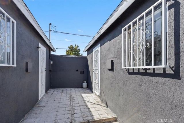 1049 W 67th, Los Angeles, CA 90044
