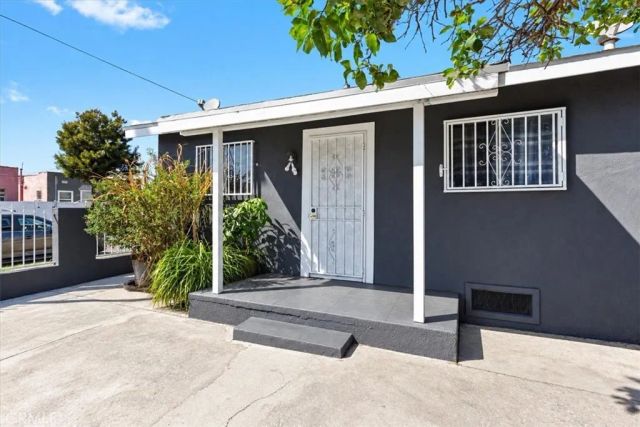 1049 W 67th, Los Angeles, CA 90044