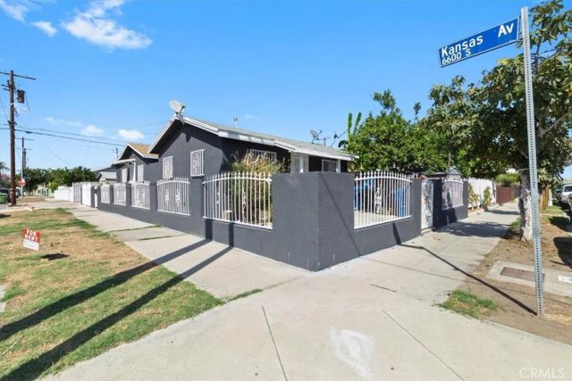 1049 W 67th, Los Angeles, CA 90044