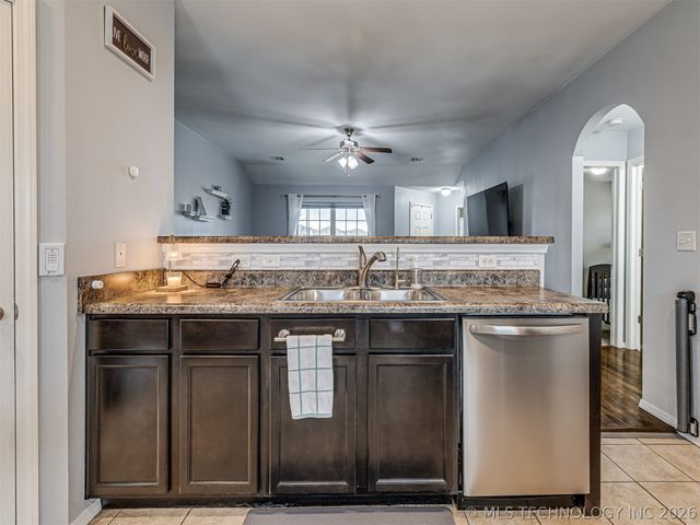 9283 S 255th East Avenue, Broken Arrow, OK 74014