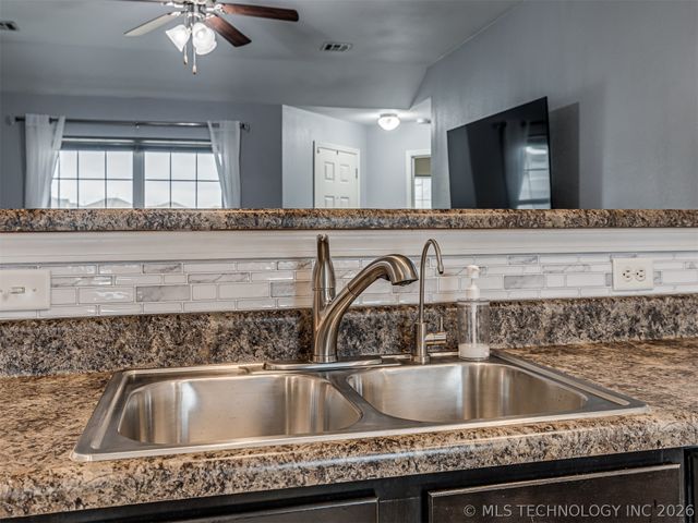 9283 S 255th East Avenue, Broken Arrow, OK 74014