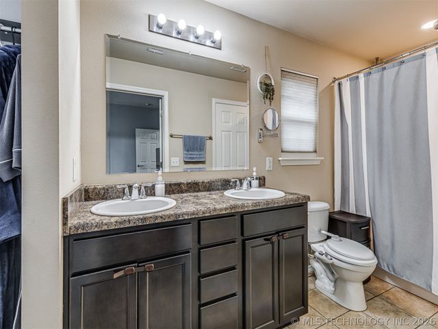 9283 S 255th East Avenue, Broken Arrow, OK 74014