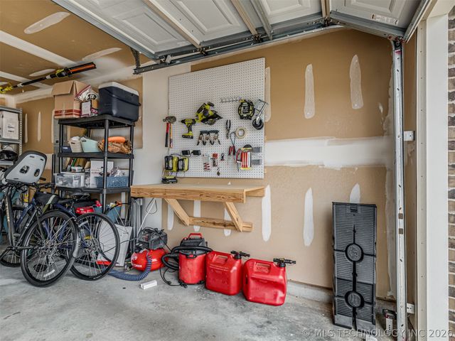 9283 S 255th East Avenue, Broken Arrow, OK 74014