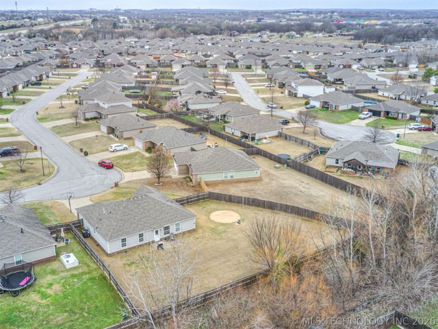 9283 S 255th East Avenue, Broken Arrow, OK 74014