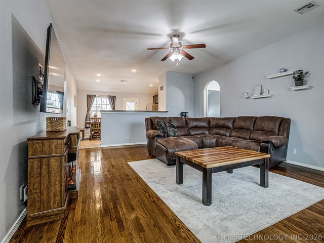 9283 S 255th East Avenue, Broken Arrow, OK 74014