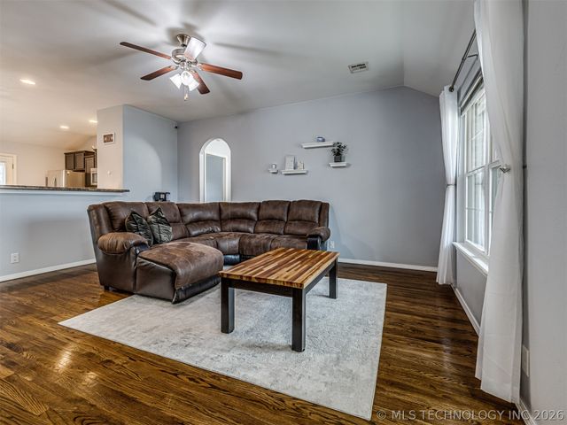 9283 S 255th East Avenue, Broken Arrow, OK 74014