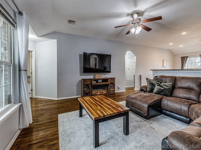 9283 S 255th East Avenue, Broken Arrow, OK 74014