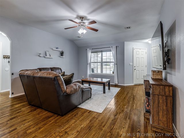 9283 S 255th East Avenue, Broken Arrow, OK 74014