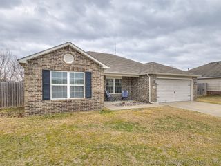 9283 S 255th East Avenue, Broken Arrow, OK 74014