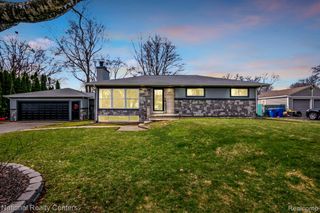 1385 Hira Street, Waterford, MI 48328