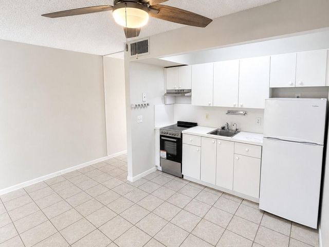 1400 SW 124TH Terrace 105Q, Pembroke Pines, FL 33027