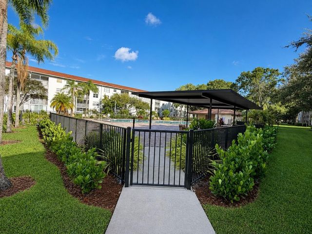 1400 SW 124TH Terrace 105Q, Pembroke Pines, FL 33027